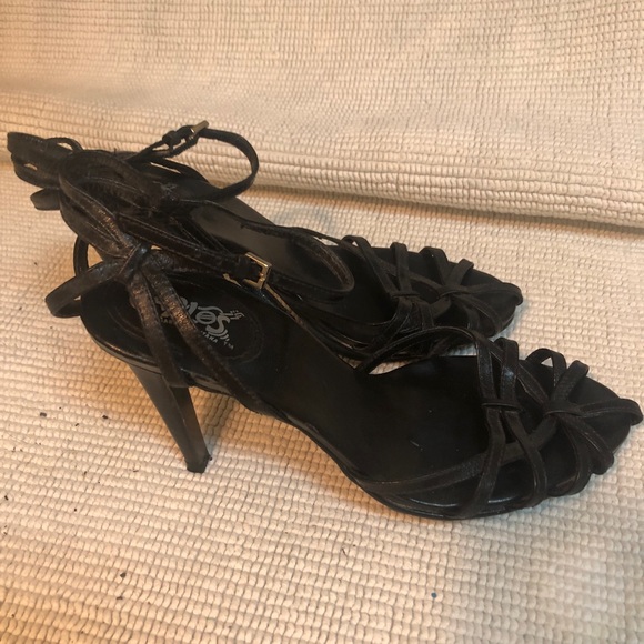 Woman’s black open toed high heel shoes - Picture 2 of 7